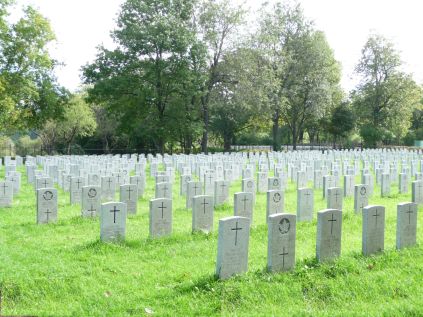 Photo: Notre-Dame-des-Neiges Cemetery Section for VETERANS